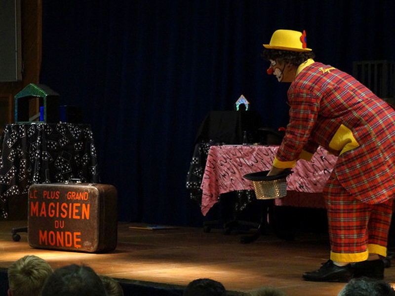 Plélan-le-Petit - Salle comble au spectacle de magie en Côtes-d'Armor